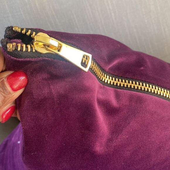 Calvin Klein Home Accent Pillows (2) 19”x19” - Picture 7 of 9